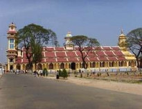 Cuchi tunnels & Caodai temple